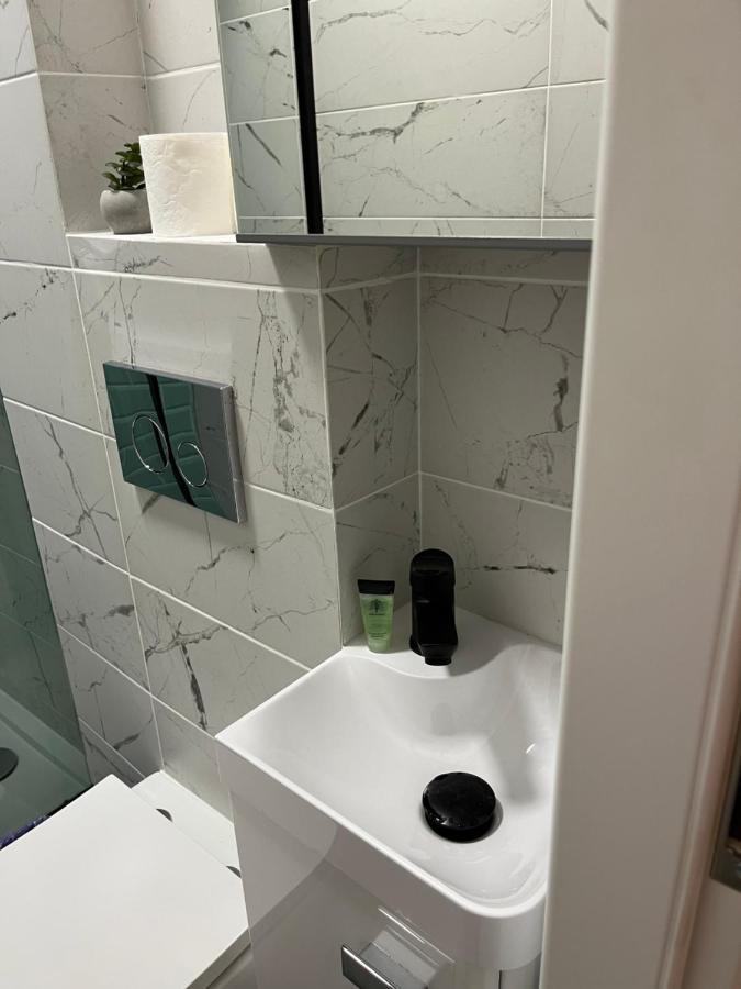 Good Apartament Wola Warsaw Apartament 1 Pokojowy Z Aneksemアパートメント エクステリア 写真